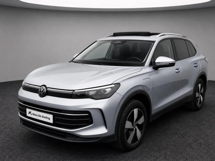 Volkswagen Tiguan 1.5eHybrid 150kW/204PK Life Edition · Panoramadak · Camera + Parkeersensoren · Stoel- & stuurverwarming · Garantie t/m 26-02-2029 of 100000km.
