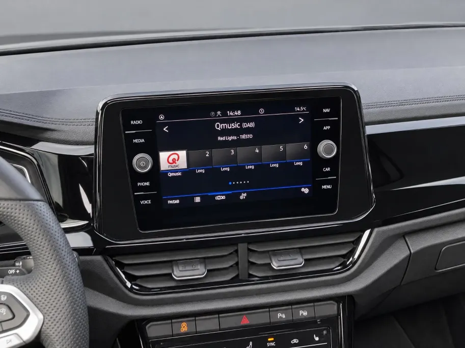 Volkswagen T-Roc 1.5TSI/150PK R-Line Black Style · Panoramadak · Apple/Android Car Play · Camera + Parkeersensoren · Stoelverwarming ·  Garantie t/m 07-08-2027