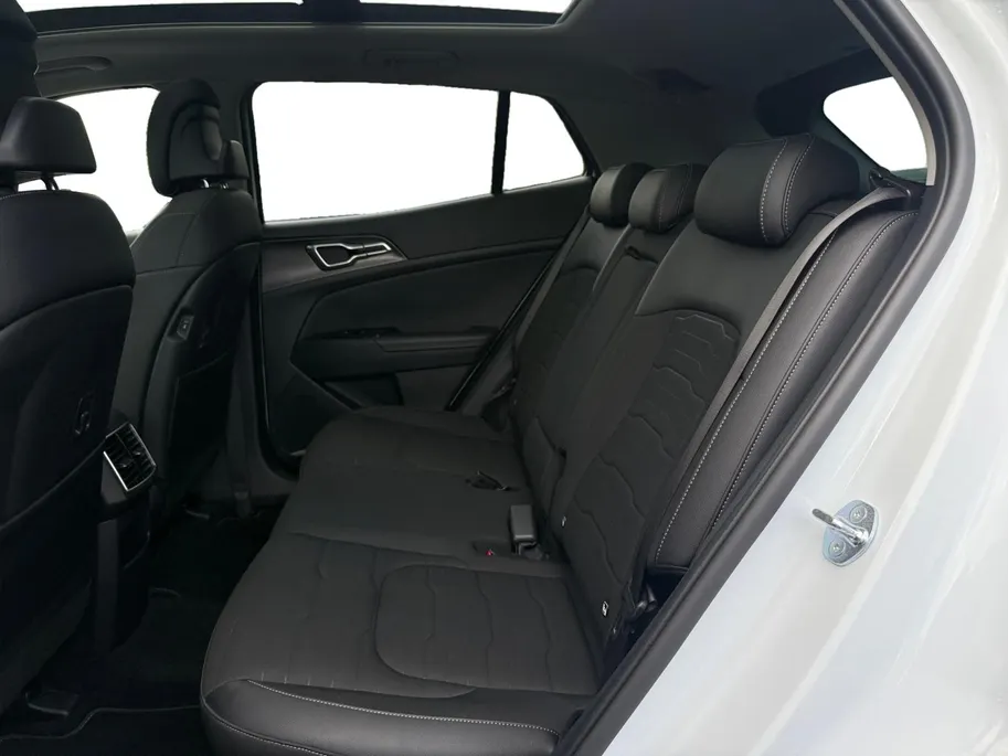 Kia Sportage 1.6 T-GDi PHEV DynamicPlusLine | Airco | Navi | 360 Camera | LM Velgen | Panoramadak | Stoelverwarming | Stuurverwarming |