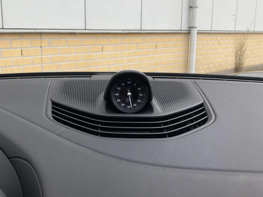 Porsche Taycan Cross Turismo 4 93 kWh sport chrono - panoramadak -stoelenpakket -stoelverwarming -luchtvering