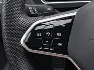 Volkswagen Tiguan 1.4TSIeHybrid 180kW/245PK R-Line Business+ · Navigatie · Apple/Android Car Play · Camera + Parkeersensoren