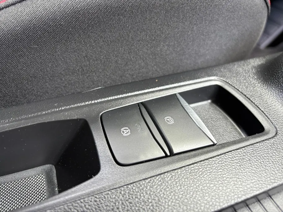 Ford Focus Wagon 1.0 EcoBoost Hybrid ST Line | Betreft Demo Voertuig | Vraag naar de actuele kilometerstand |