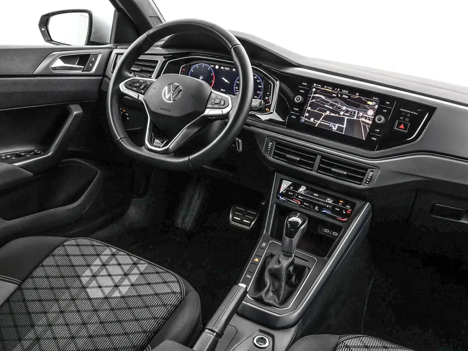 Volkswagen Polo 1.0 TSI 95pk DSG R-Line · Camera · Matrix LED · ACC · Stoelverwarming · Apple/Android Car Play · Sfeerverlichting · Verkeersbord Detectie ·