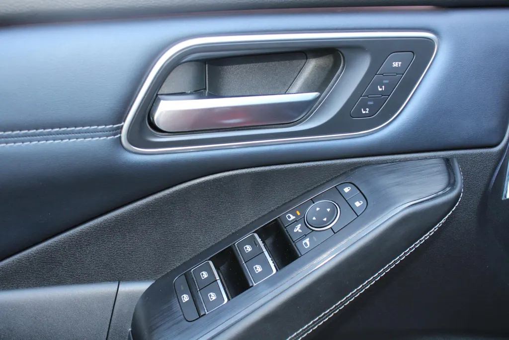 Nissan QASHQAI 1.3 MHEV Xtronic Tekna Plus |Nappa lederen bekleding| Bose audio | Head-up display | Trekhaak | 1800kg trekgewicht | All season banden | Stoelmassage | Stoelgeheugen | Stoel-, voorruit- en stuurverwarming