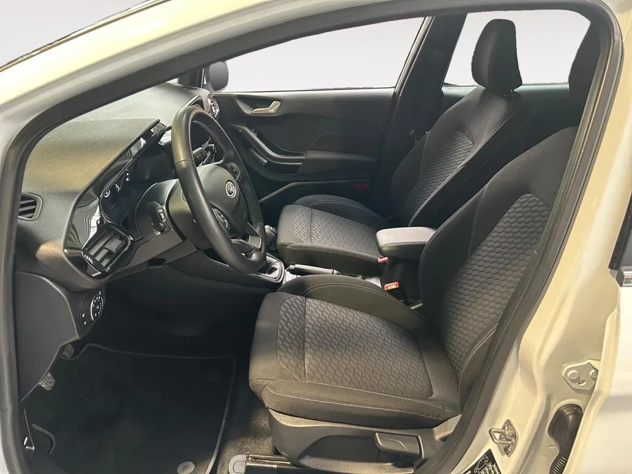Ford Fiesta 1.0 EcoBoost Hybrid Titanium | Apple Carplay / Android Auto | Stoel + Stuurverwarming | Cruise Control | Parkeersensoren Achter | Lichtsensor | Climate Control | Verwarmbare Voorruit