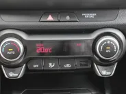 Kia Stonic 1.0 T-GDi MHEV DynamicPlusLine | Stuur-/stoelverwarming | Camera | Cruise | Clima | LED | Navi | 16' LM | Keyless |