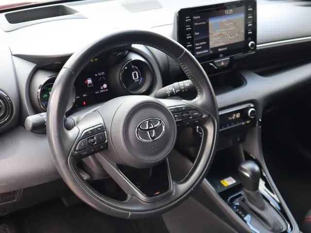 Toyota Yaris 1.5 Hybrid Launch Edition Bi-tone | JBL | Blindspot