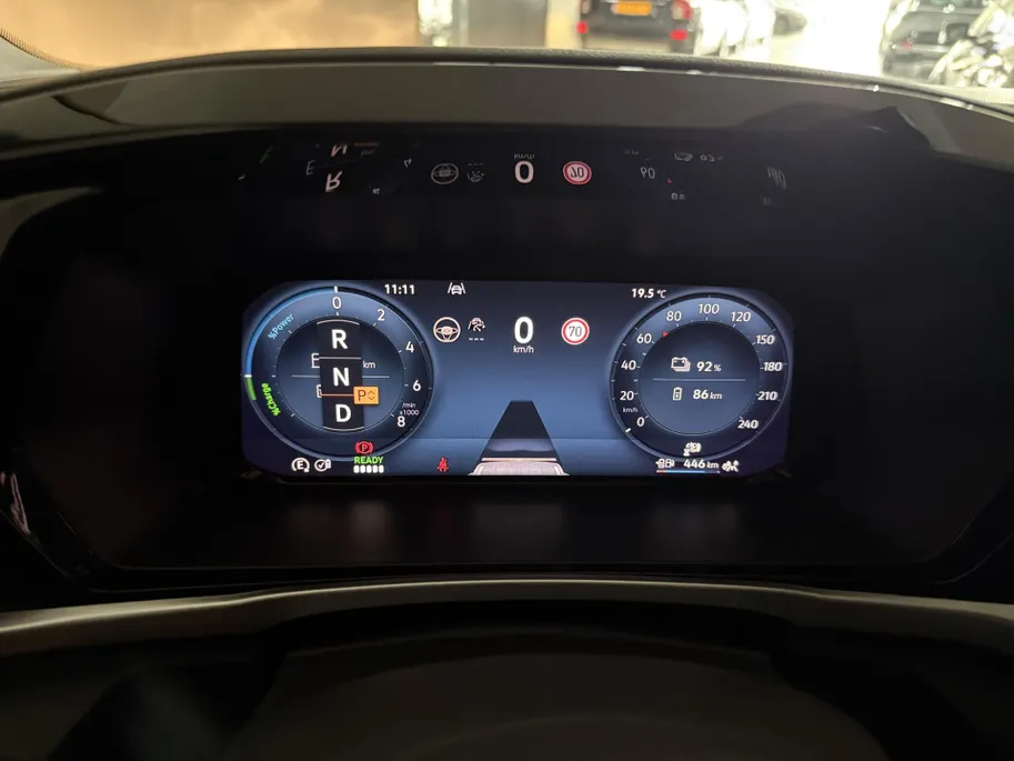 Ford Transit Connect 1.5 EcoBoost PHEV L2 Limited met o.a. een achteruitrijcamera, adaptieve cruise control, dodehoekdetectie en een trekhaak