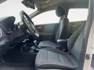 Kia Stonic 1.0i Turbo DynamicLine Automaat |  Two-tone lak | Apple Carplay / Android Auto | Airco |  Elektrische ramen | Camera | Parkeersensoren | Lichtmetalen velgen |