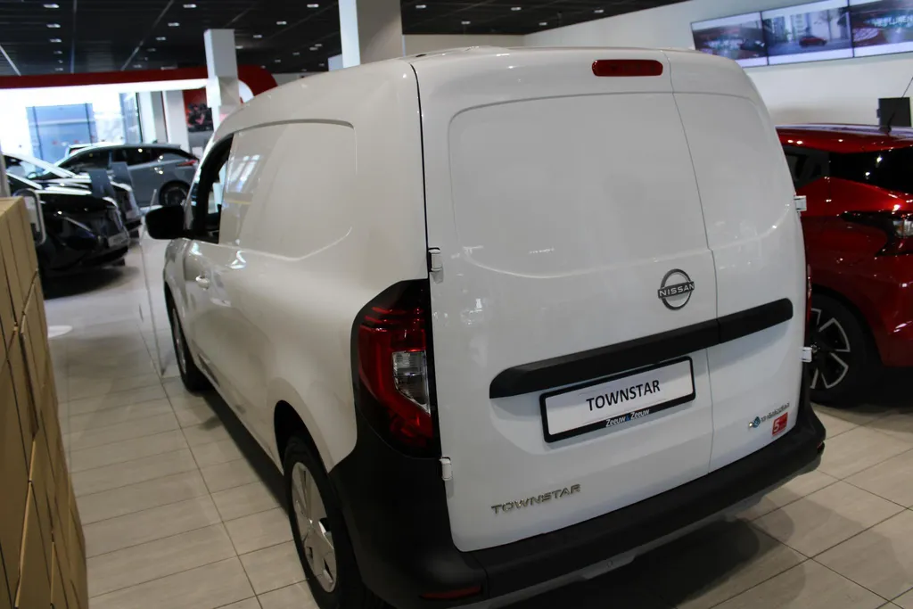 Nissan Townstar N-Connecta L2 44 kWh Nissan TOWNSTAR N-Connecta L2 45 kWh | 22% VOORRAAD KORTING | TREKVERMOGEN 1500KG | APPLE CAR/ANDROID AUTO | ECO LEDER |SEBA SUBSIDIE MOGELIJK TOT 5000 EURO |