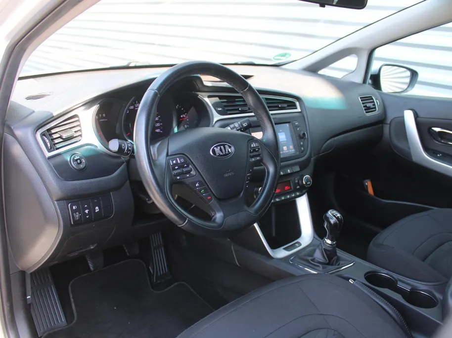Kia cee'd Sportswagon 1.0 T-GDi Design Edition | Trekhaak | Camera | Clima | 17' LM | Cruise | Navi | Apple Carplay/Android Auto |