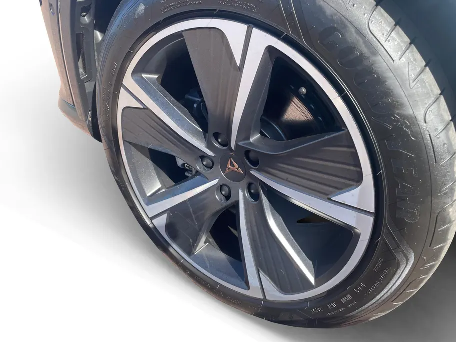 CUPRA Formentor 1.4 TSI e-Hybrid *Automaat*Navi+Camera*Climate Control*Winter Pack*Adapt. Cruise Control*Keyless Entry*Elekt. Achterklep*Zeer nette auto!