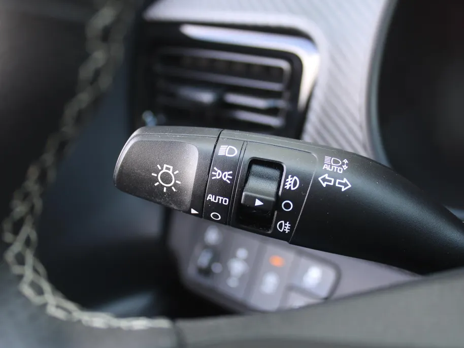 Kia Stonic 1.0 T-GDi MHEV GT-Line | Trekhaak | Stuur-/stoelverwarming | Camera | Clima | Cruise | 17" LM | Navi | Apple Carplay/Android Auto |