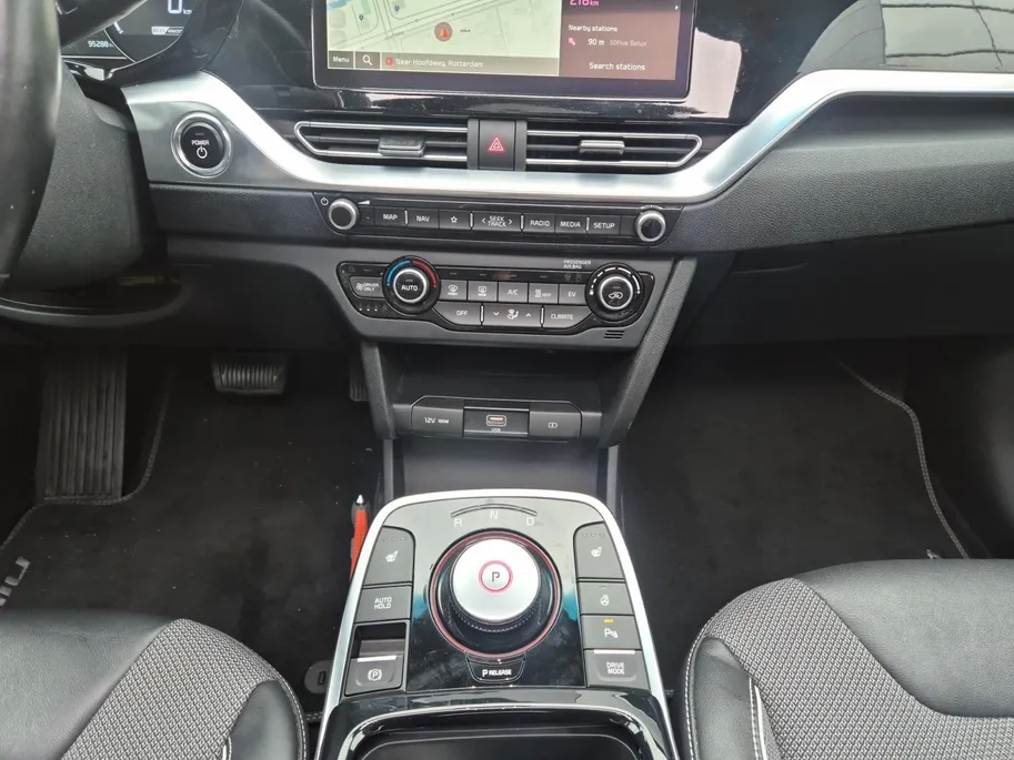 Kia e-Niro DynamicPlusLine 64 kWh | Airco | Navi | Camera | Privacy Glass | Trekhaak | Stoelverwarming | Stuurverwarming