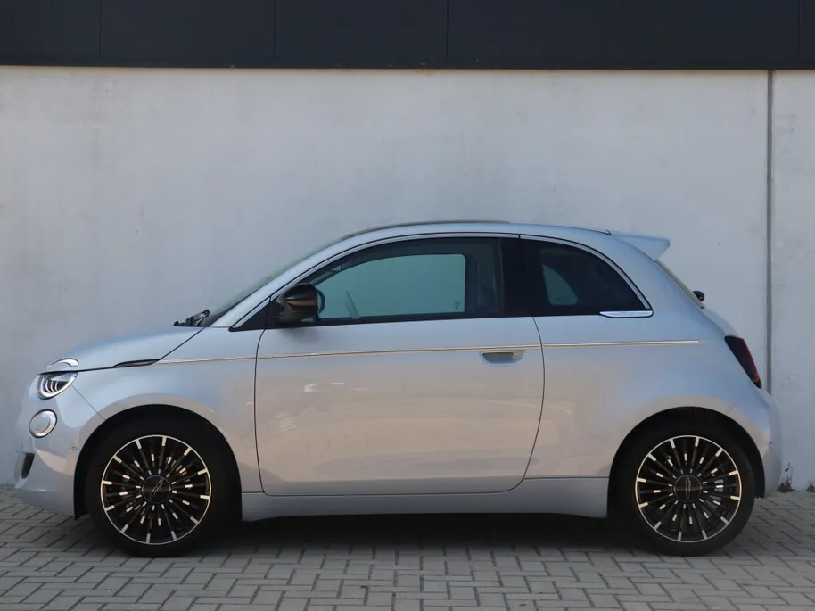 Fiat 500e La Prima 42 kWh | Pano | JBL | Camera | Winter | 17'