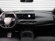Kia EV5 GT-PlusLine 81.4 kWh | Schuifdak | Stuur-/stoelverwarming + ventilatie | Warmtepomp | 360 Camera | Elek. stoelverst. | Leer | HUD | LED | 19" LM |