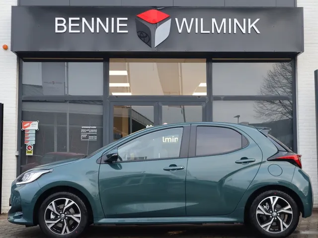 Toyota Yaris 1.5 Hybrid 115 Dynamic Comfort Pack | V+A Sensoren | Stoel & St