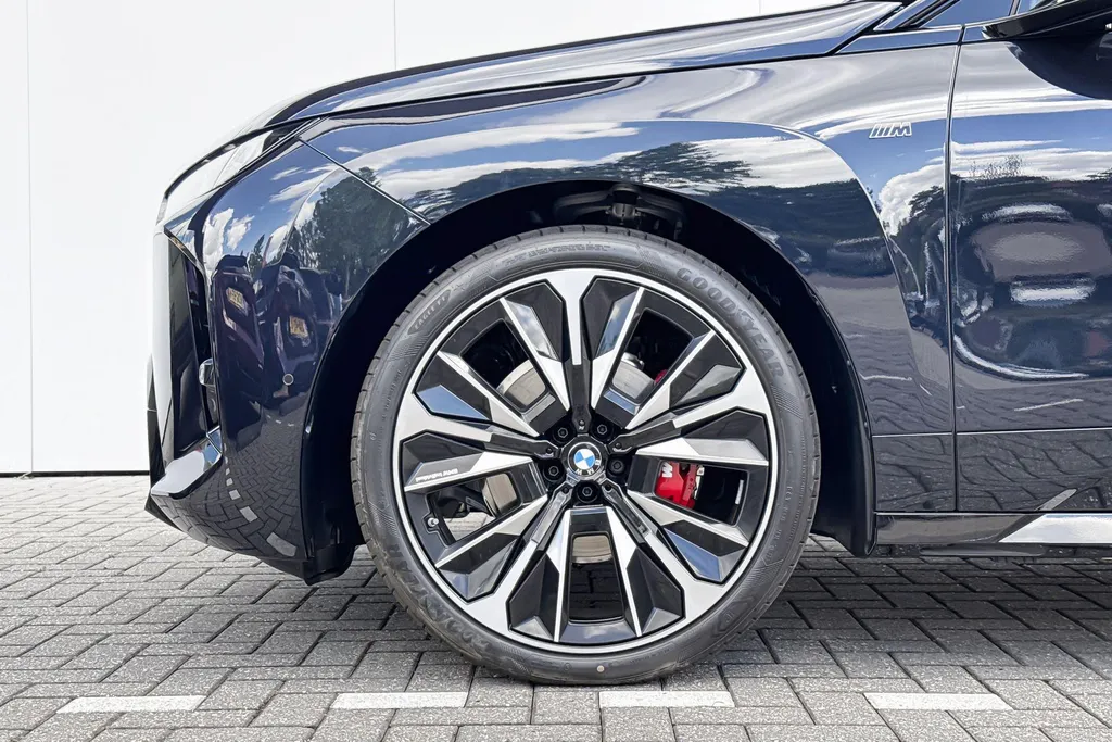 BMW iX xDrive M70