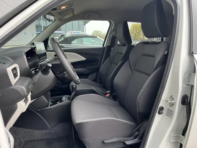 Suzuki Swift 1.2 Select Smart Hybrid | Demonstratievoertuig | Apple Carplay & Android Auto | 16' LM Velgen | Airco | Adaptieve Cruise Control