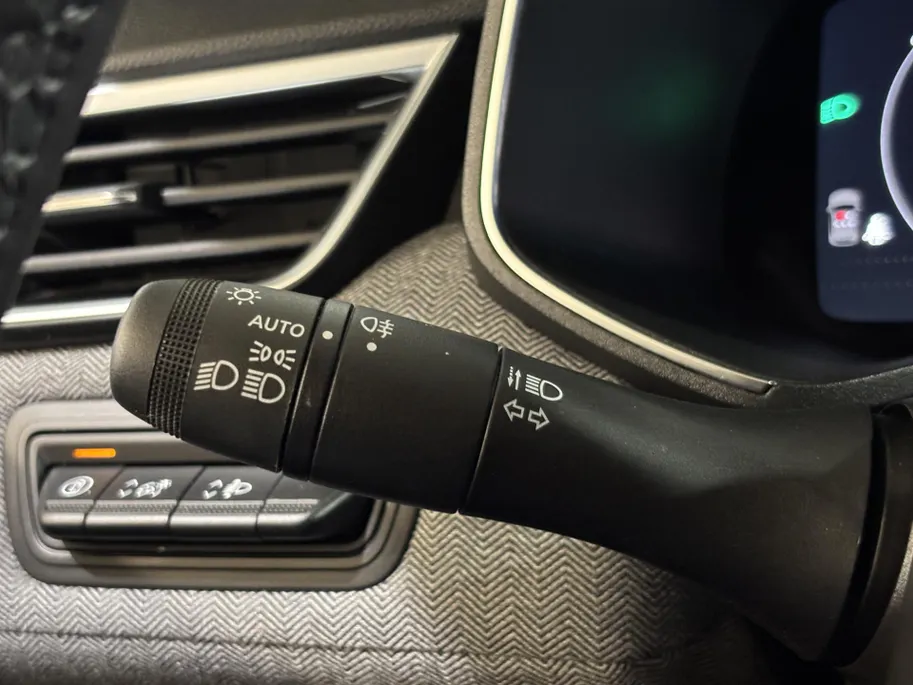 Renault Clio 90PK TCe GPF Techno | 9,3' Navi | Climate Control | Digital Cockpit | Camera | Parkeersensoren | Apple CarPlay/Android Auto | Full LED | Lichtemetalen Velgen | Licht & Regen Sensor |