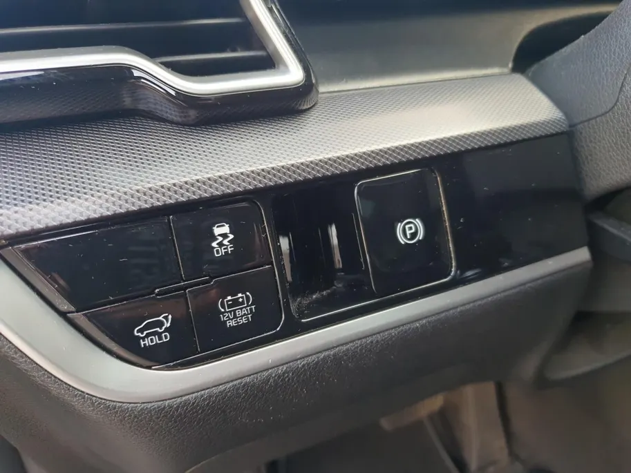 Kia Sportage 1.6 T-GDi Hybrid DynamicPlusLine | Stoel en stuurverwarming | Panorama schuifdak | Elektrisch bedienbare voorstoelen | Navigatie | Dodehoek detectie | Getinte ramen achter |