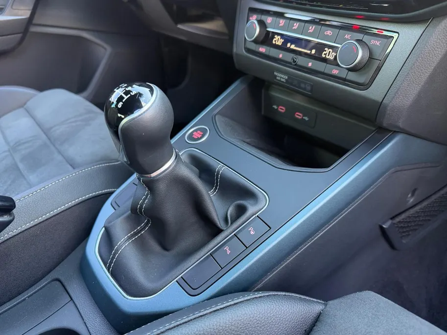 SEAT Arona 1.0 EcoTSI Xperience Business | Camera | Apple Carplay/Android Auto | Cruise Control | Keyless | Climate Control |