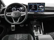 Volkswagen Golf 1.5 eTSI 150pk DSG R-Line Edition · Panoramadak · Apple/Android Car Play · Camera + Parkeersensoren · Garantie t/m 28-07-2030 of 100000km.