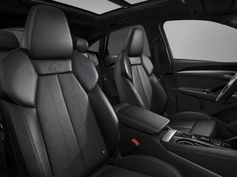 Audi Q5 Sportback 2.0 TFSI e-hybrid quattro S edition Competition 367 PK · Glazen panoramadak · Head-up display · B&O premium 3D
