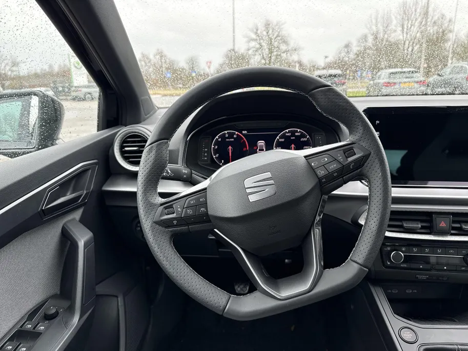 SEAT Ibiza 1.0 EcoTSI FR Business Connect handgeschakeld | navigatiepakket | metallic Lak | 3000,- inruilvoordeel!!