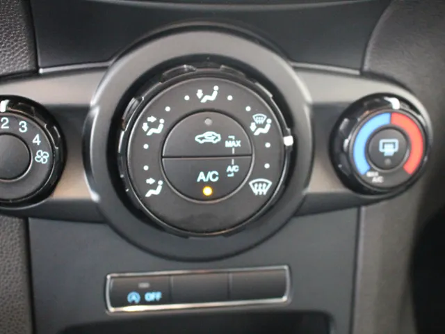 Ford Fiesta 1.0 Style 3-drs Airco | Navigatie | 4 seizoenenbanden | Nieuwe Distributieriem