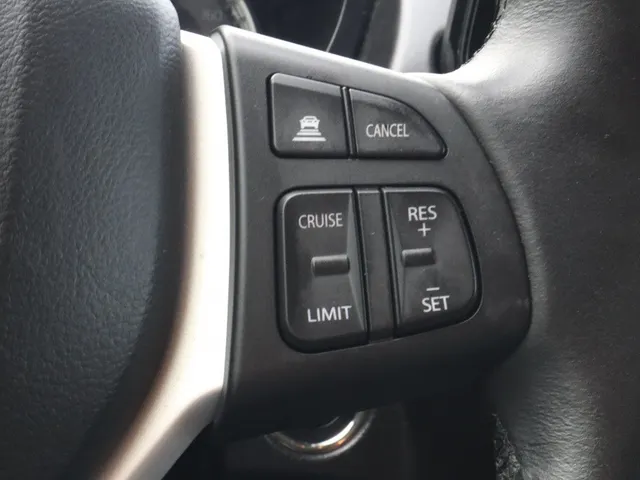 Suzuki S-Cross 1.4 BoosterJet Select Hybrid Carplay | All Seasons | Adaptive Cruise