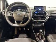 Ford Fiesta 95PK EcoBoost ST-Line | Keyless | Lichtmetalen Velgen | Climate Control | Apple CarPlay/Android Auto | LED Dagrijverlichting | Cruise Control | Armsteun | Elektrische Ramen & Spiegels |