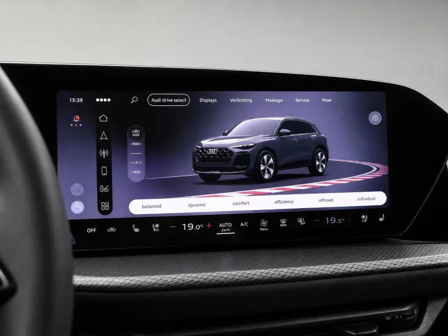 Audi Q5 e-hybrid quattro S edition Competition 367 PK · Tech pro · 20' LM Velgen · Glazen panoramadak · B&O Premium 3D
