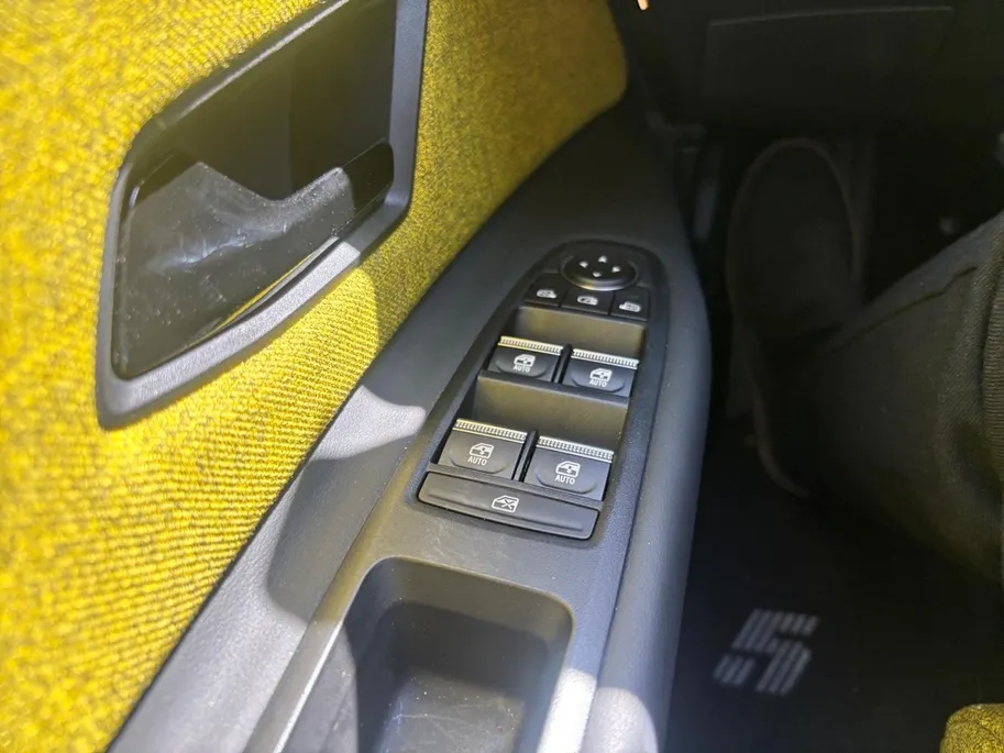 Renault 5 comfort range iconic cinq 52 kWh AUTOMAAT NAVI AIRCO CAMERA ADAPTIEVE CRUISE CONTROLE STOELVERWARMING STUURVERWARMING APPLECARPLAY ANDROID AUTO !!!LET OP DEMO VRAAG NAAR DE KMSTAND!!!