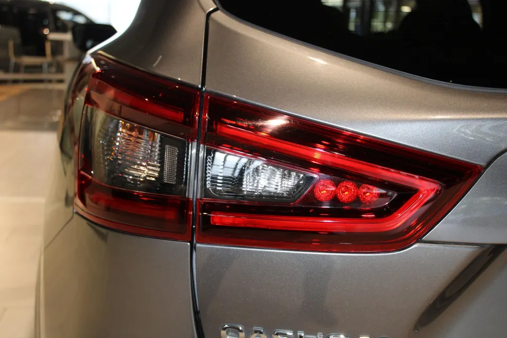 Nissan QASHQAI 1.3 DIG-T Tekna + | Bi-led verlichting | Afneembare trekhaak | Nappa lederen bekleding | Stoel geheugen | 360grd camera | Automaat | 1500kg trekgewicht | Pro-pilot |  Bose audio |