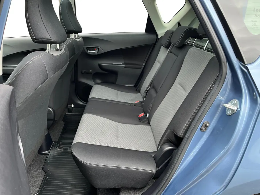 Toyota Verso-S 1.3 VVT-i Dynamic | Achteruitrij Camera | Panorama Dak | Parkeersensoren | Airco | Bluetooth | Hoge Instap | 12 Maanden Bovag Garantie