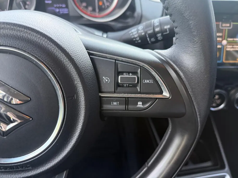 Suzuki Swift 1.2 Stijl Smart Hybrid | LM velgen zwart | Two-tone lak | Bluetooth | Cruise control