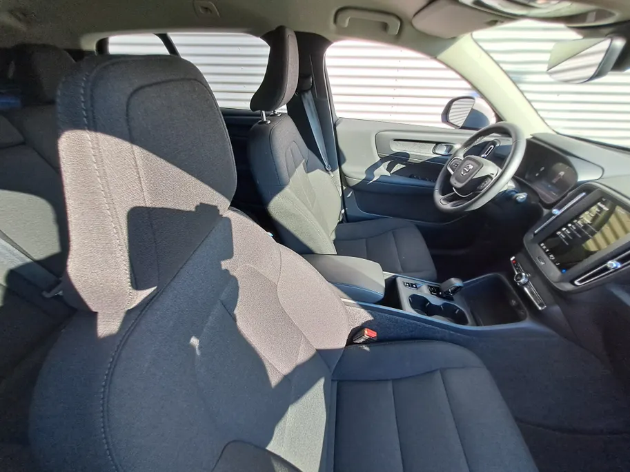 Volvo XC40 2.0 B3 Essential AUTOMAAT | Stuurverwarming | Stoelverwarming | Adaptieve Cruise | Apple Carplay/Android Auto