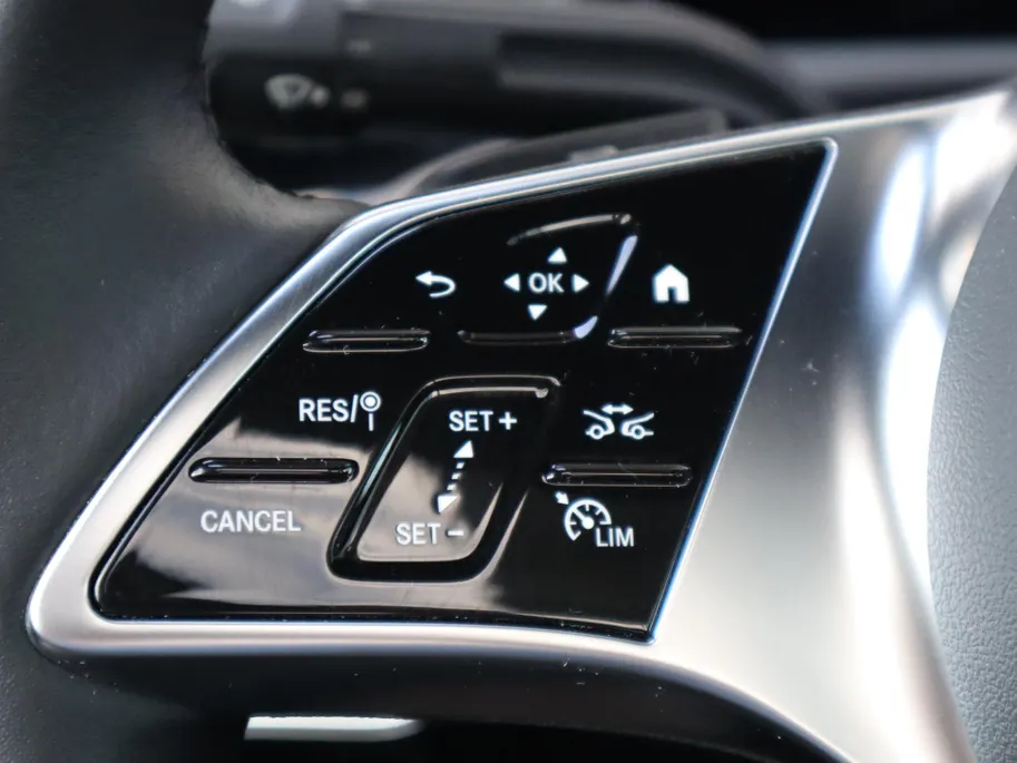 Mercedes-Benz A-Klasse 180 Star Edition Luxury Line l Trekhaak l Achteruitrij camera l Stoelverwarming l Ambiente lichtpakket