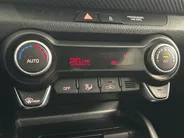 Kia Stonic 1.0 T-GDi MHEV GT-Line | Navigatie | Lederen bekleding | 17'' L.M. Velgen