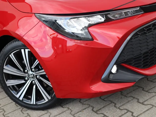 Toyota Corolla Touring Sports 1.8 Hybrid Dynamic Trekhaak | All Seasons | Carplay | Stoelverwarming