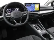 Volkswagen Golf variant Life Edition 1.5 eTSI 116 pk 7 versn. DSG · Achteruitrijcamera · draadloze telefoonlader · Trekhaak inklapbaar, met elektrische ontgrendeling ·
