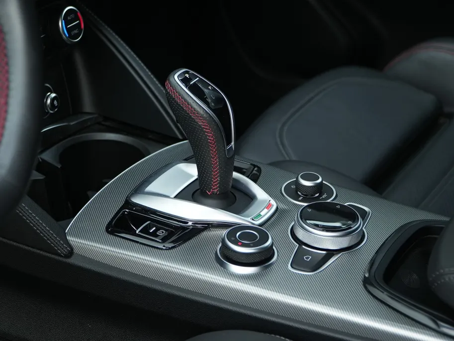 Alfa Romeo Stelvio 2.0 Turbo 280 PK AWD Competizione | Veloce | Pano | Harman | 21'
