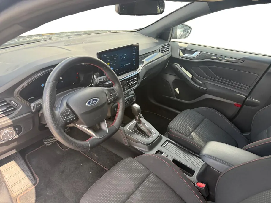 Ford Focus Wagon St-Line X | Schuif-kanteldak | Adapt. Cruise Control | Winterpack | Achteruitrijcamera | Apple Carplay/ Android Auto | | B&O premium audio | 12 maanden garantie