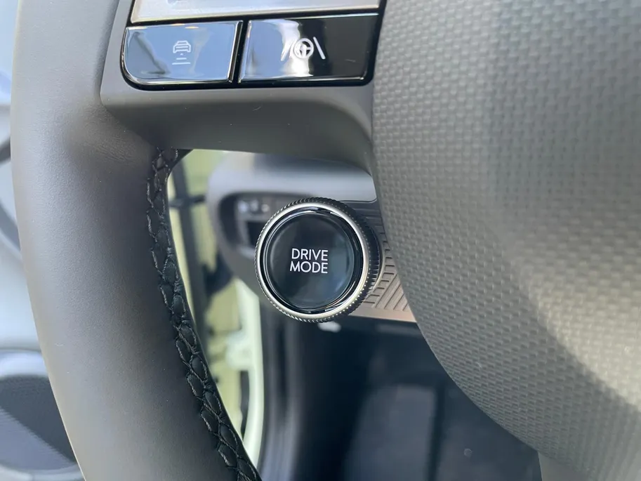Hyundai Inster Evolve 49 kWh | Nieuw | Uit voorraad leverbaar | Zeer compleet | 360 km range | 360 graden camera | Hyundai Rotterdam - Noord |