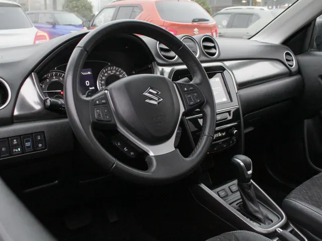 Suzuki Vitara 1.5 Hybrid Style Automaat | Navi | Adap. Cruise | Schuifdak | Camera | Lm-Velgen