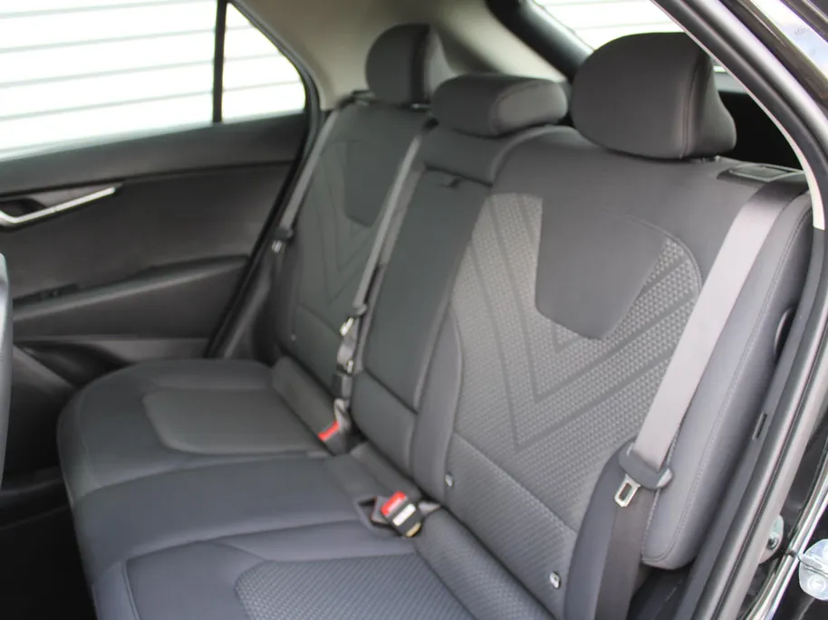Kia Niro EV Light Edition 64.8 kWh | Camera | Cruise adapt. | Clima | 17' LM | Navi | Keyless | All season banden | 17% bijtelling |