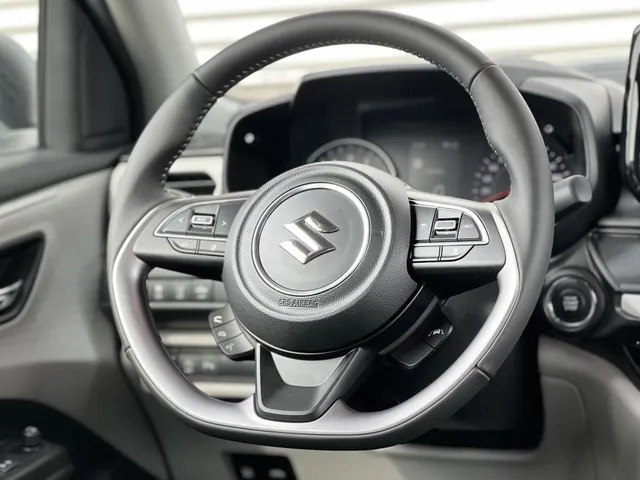 Suzuki Swift 1.2 Select Smart Hybrid | Demonstratievoertuig | Apple Carplay & Android Auto | 16' LM Velgen | Airco | Adaptieve Cruise Control
