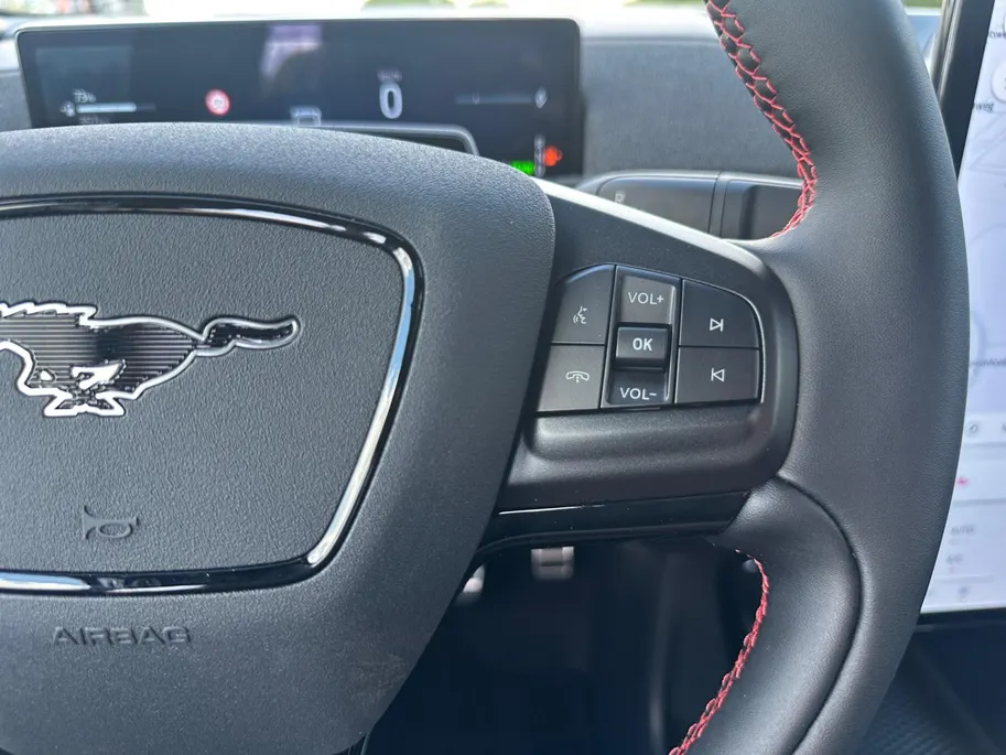 Ford Mustang Mach-E Extended Premium RWD 88 kWh | Uit Voorraad Leverbaar | Prijs Inclusief 2000 Euro Ford Voordeel | 600km WLTP Rijbereik | 19' Lichtmetalen Velgen | Elektrisch Bedienbare Achterklep met Sensor Besturing
