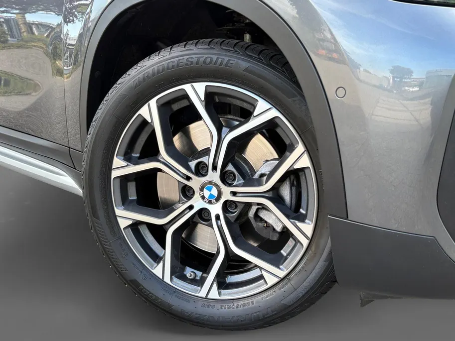BMW X1 sDrive20i VDL Nedcar Edition | Trekhaak | Camera | Leder | Head-Up Display | Navi | Stoelverwarming | Elektrische achterklep | LED | 12 maanden Bovag Garantie